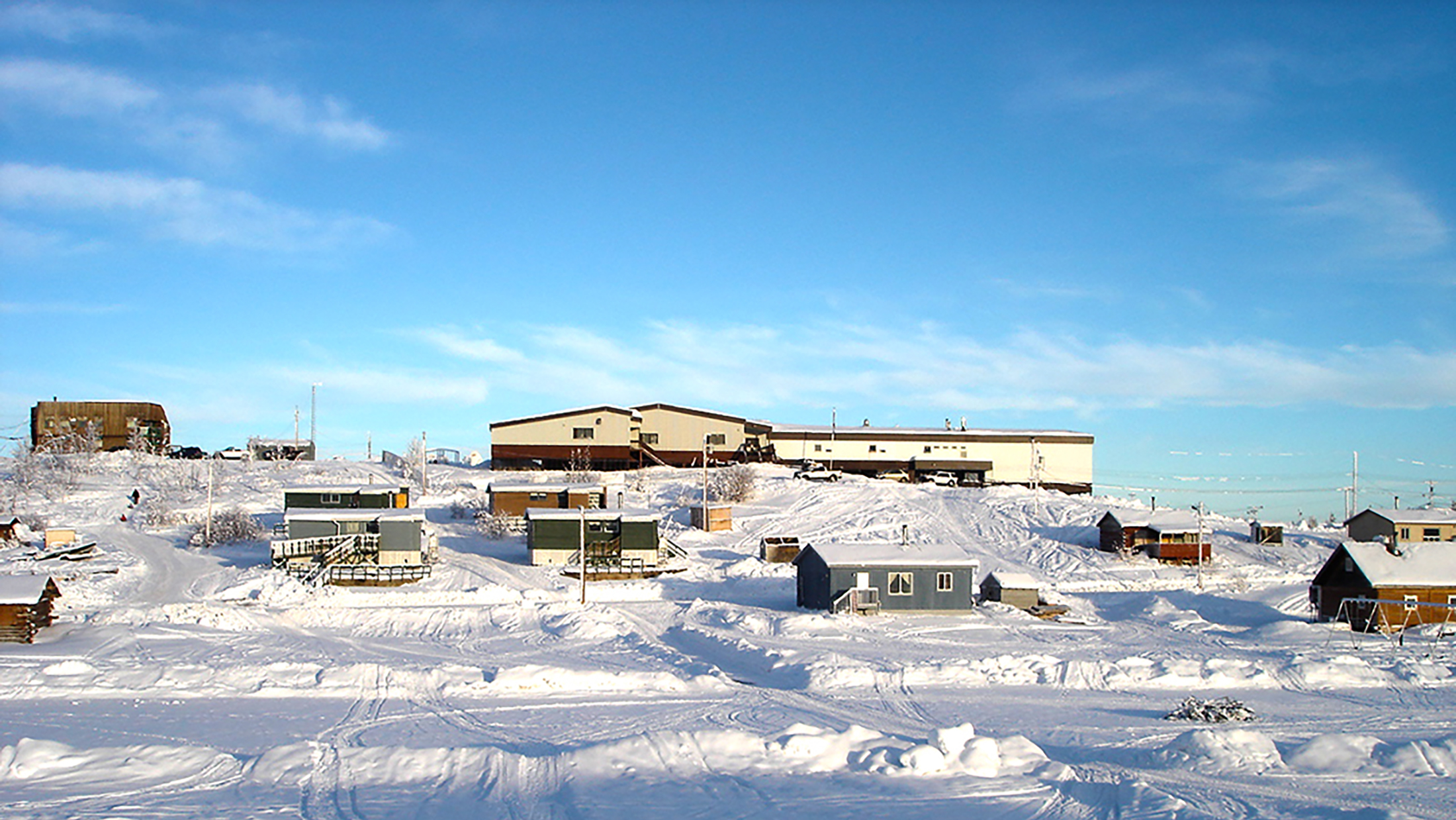 The Kasho Got'ine Housing Society (KGHS), the first Indigenous-led housing society in the Northwest Territories, set up a housing forum and follow-up work to develop action plans for housing development that meet the needs of the community. Emphasis is placed on a safe home for women and children.